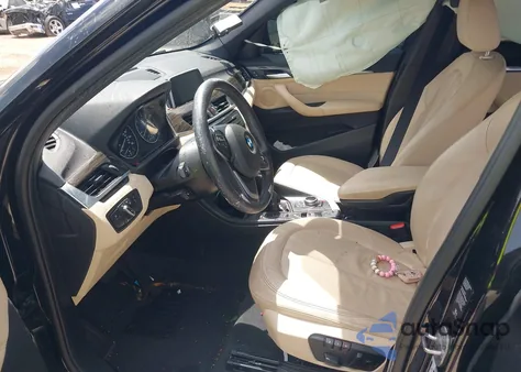 2018 BMW X1 xDrive28I z USA, uszkodzony, nr VIN WBXHT3C34J5K29063